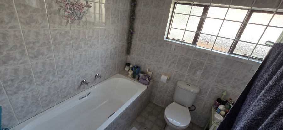 4 Bedroom Property for Sale in Geelhoutpark North West